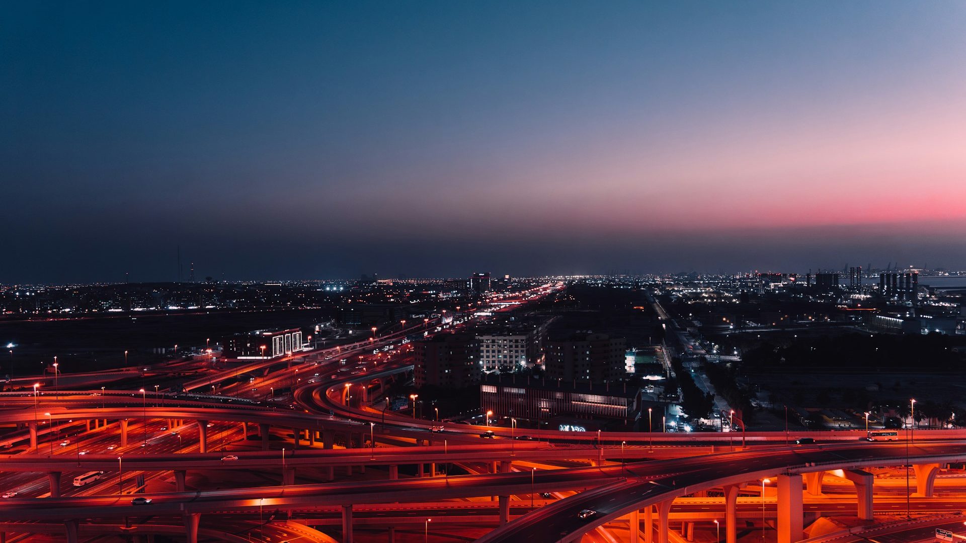 24/7 mobile auto assistance on a UAE highway at night