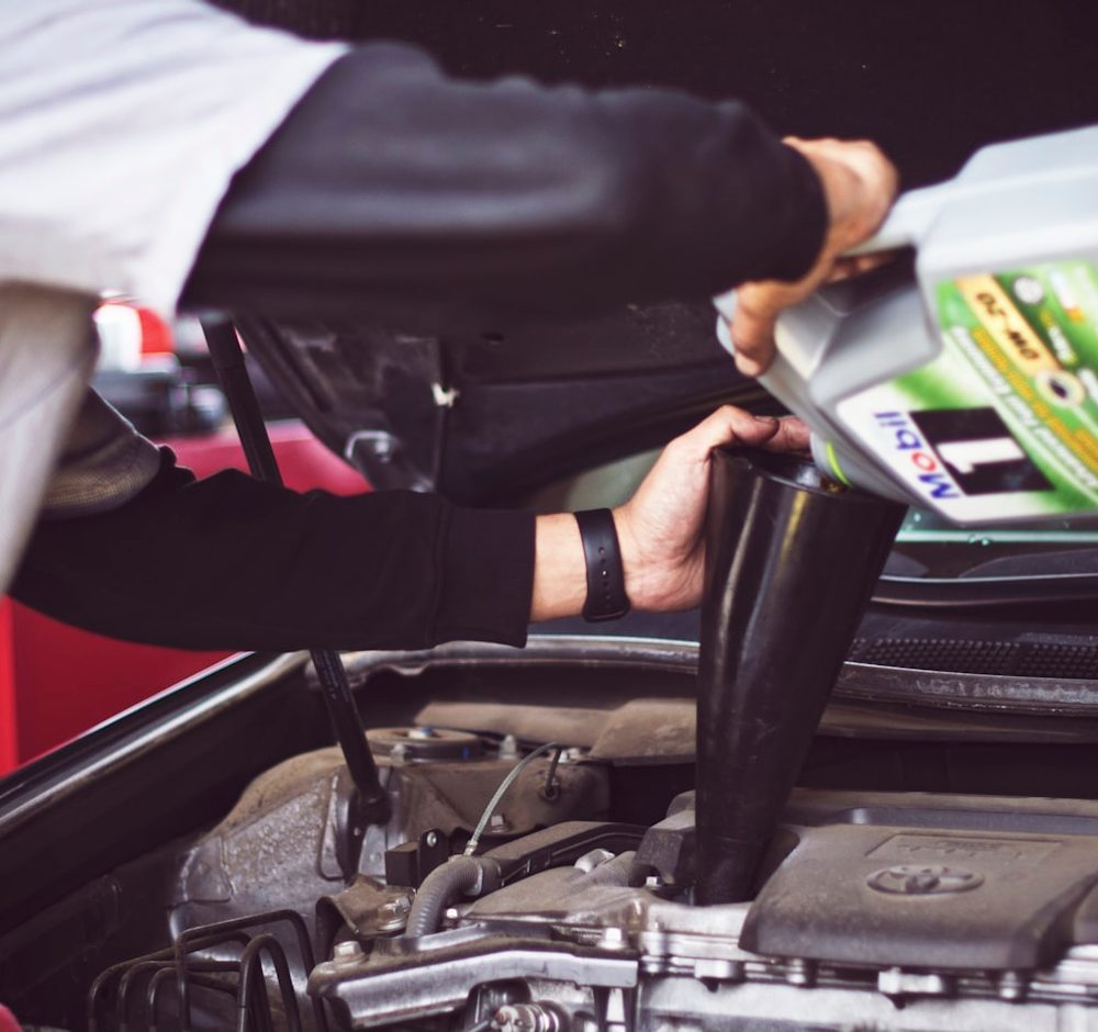 Oil Service - Fast 2 Fix Auto UAE